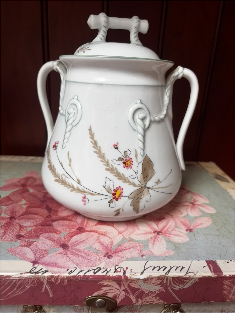 antique Haviland Limoges covered sugar bowl features a delicate hand-painted